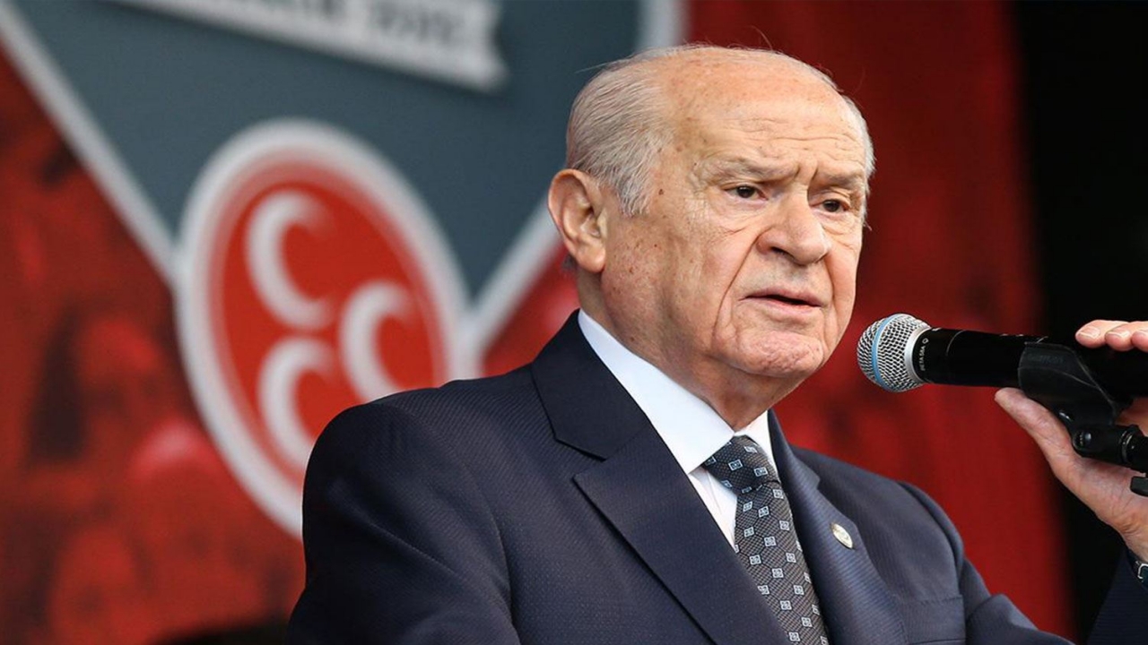 Foto - Kurt siyasetçinin verdiği cevap olay oldu! İşte çok fazla gülmeyen Bahçeli’ye bile kahkaha attıran soru