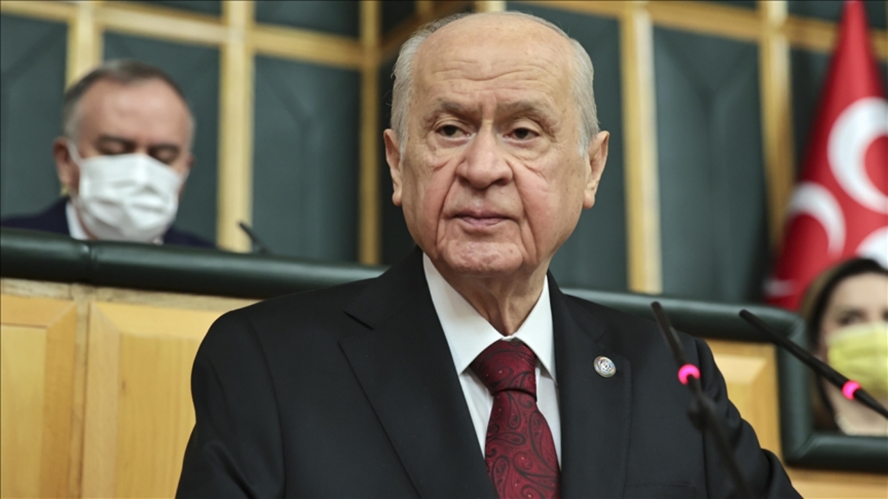 Foto - Kurt siyasetçinin verdiği cevap olay oldu! İşte çok fazla gülmeyen Bahçeli’ye bile kahkaha attıran soru