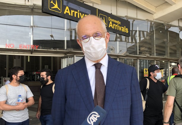 Foto - Kurtarılan Türkler büyükelçilikte