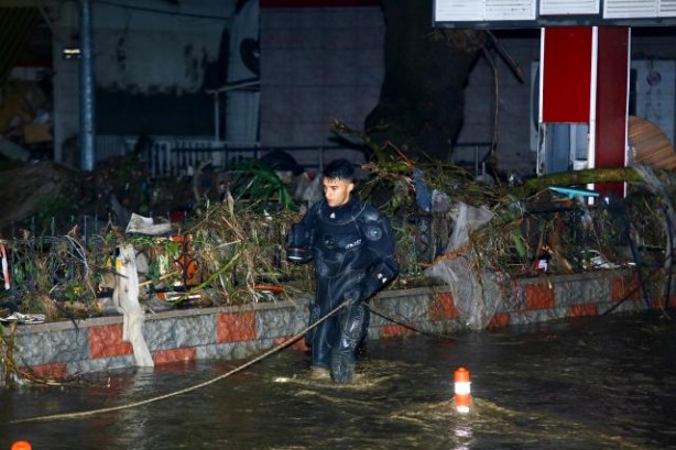 Foto - Kurtarma çalışmaları gece boyu sürdü