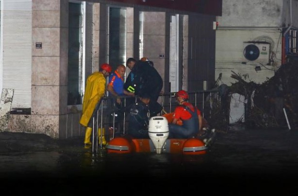 Foto - Kurtarma çalışmaları gece boyu sürdü