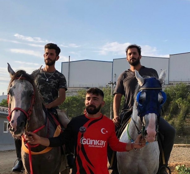 Foto - Kurtlar Vadisi’ndeydi, Uyanış Büyük Selçuklu’da ses getirecek… TRT’den açıklama