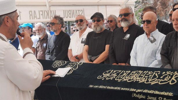 Kurtlar Vadisi'nin efsane ismi son yolculuğuna uğurlandı