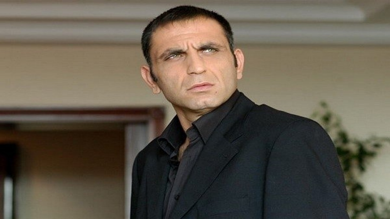 Foto - Kurtlar Vadisi’nin Memati’si Gürkan Uygun’dan ilginç kare! Öyle bir yerde görüntülendi ki, herkes şaştı kaldı