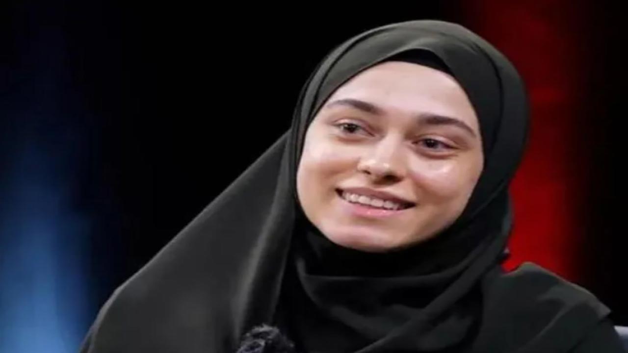 Foto - Kurtlar Vadisi’nin yıldızına iğrenç sözler! Oyunculuk yapıyorsun namaz ne alaka!