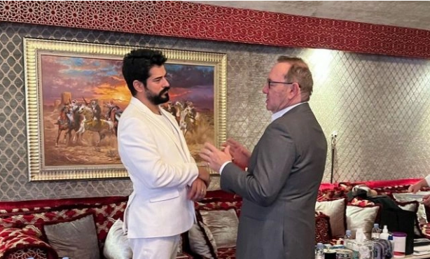 Foto - Kuruluş Osman'ın başrolü Burak Özçivit Katar'da o isimle buluştu! Sosyal medya ayağa kalktı