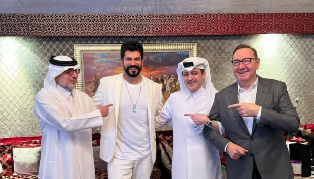 Foto - Kuruluş Osman'ın başrolü Burak Özçivit Katar'da o isimle buluştu! Sosyal medya ayağa kalktı