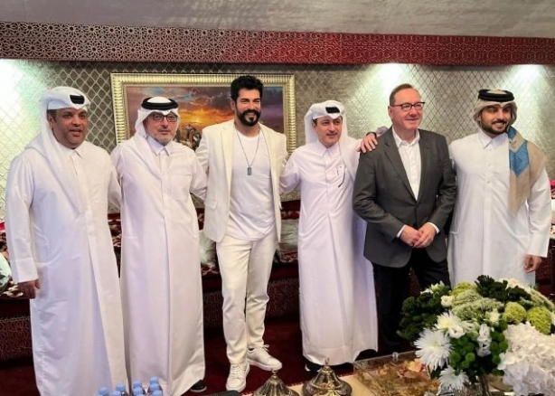 Foto - Kuruluş Osman'ın başrolü Burak Özçivit Katar'da o isimle buluştu! Sosyal medya ayağa kalktı