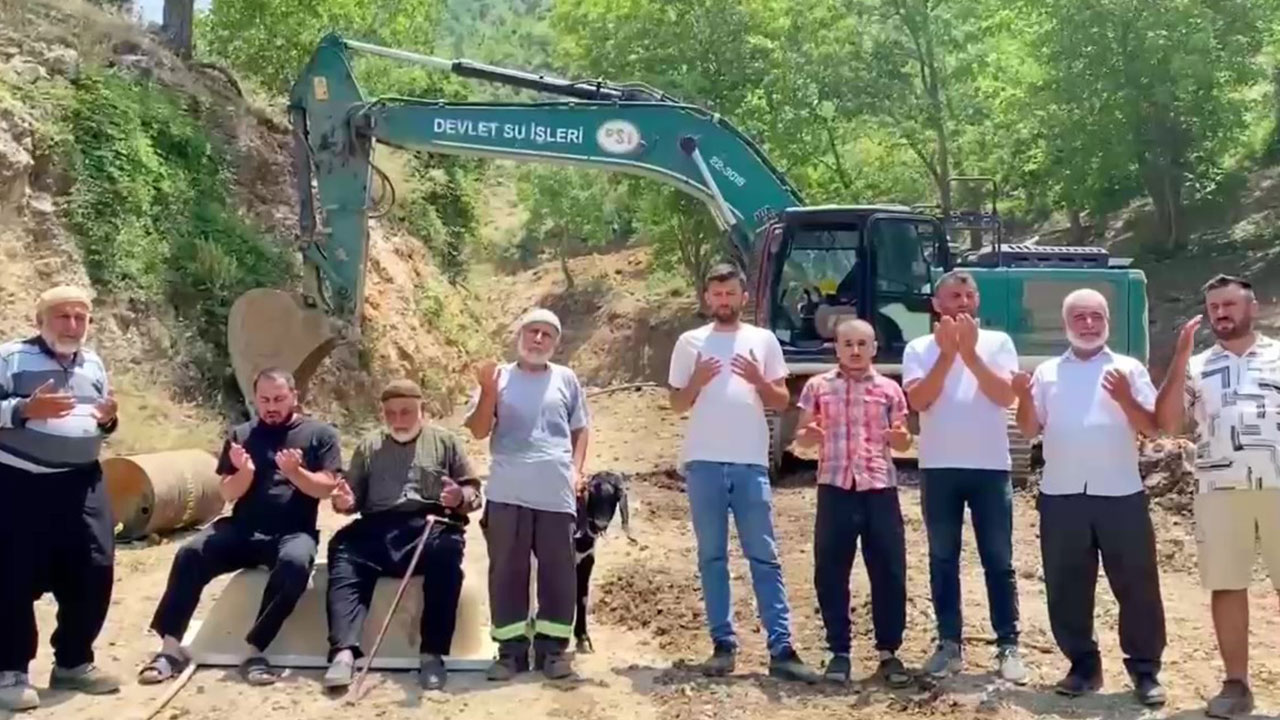 Foto - Kuruyan kuyudan iki yıl sonra fışkırdı: Halk inanamıyor, iki kez kurban kesildi