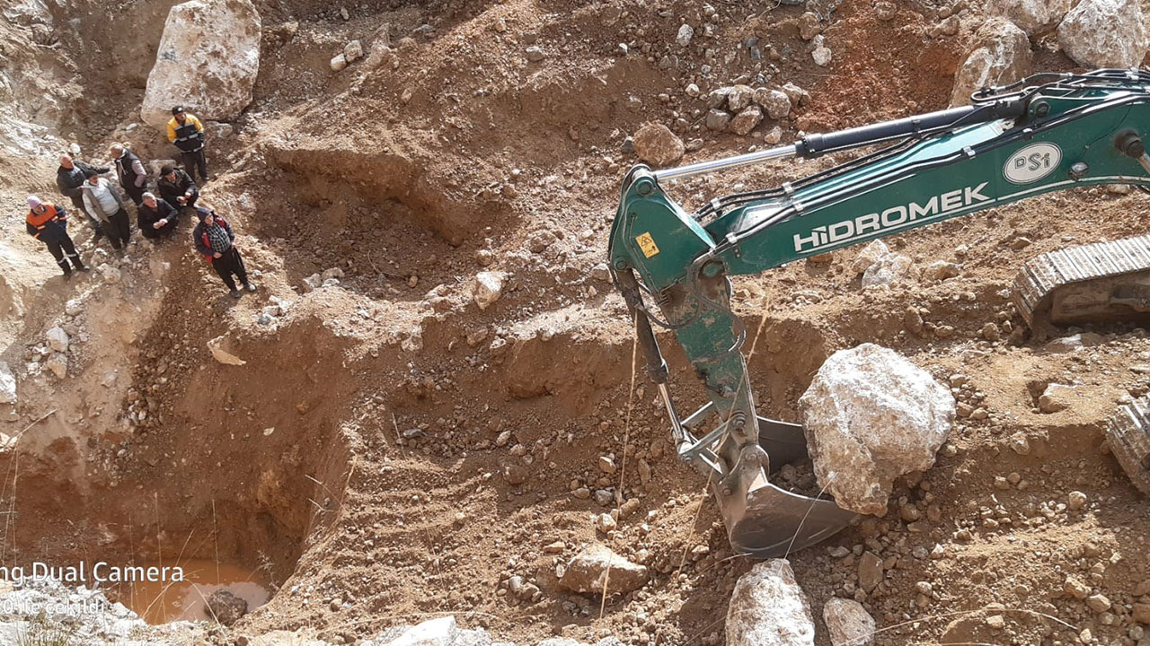 Foto - Kuruyan kuyudan iki yıl sonra fışkırdı: Halk inanamıyor, iki kez kurban kesildi