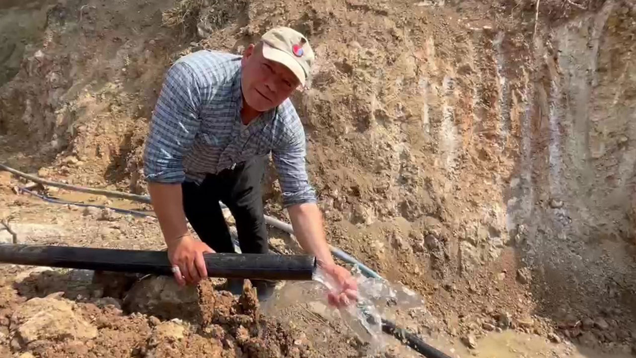 Foto - Kuruyan kuyudan iki yıl sonra fışkırdı: Halk inanamıyor, iki kez kurban kesildi