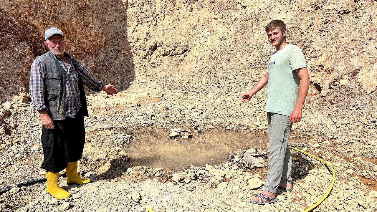 Foto - Kuruyan kuyudan iki yıl sonra fışkırdı: Halk inanamıyor, iki kez kurban kesildi