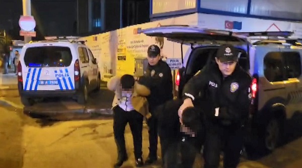 Foto - Kurye gibi girdiler 20 bin doları çaldılar! Ev sahibini böyle rehin aldılar