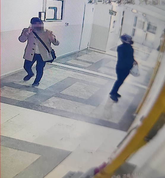 Foto - Kurye gibi girdiler 20 bin doları çaldılar! Ev sahibini böyle rehin aldılar