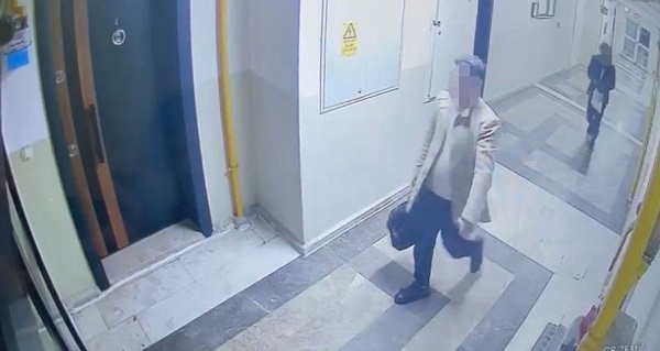 Foto - Kurye gibi girdiler 20 bin doları çaldılar! Ev sahibini böyle rehin aldılar