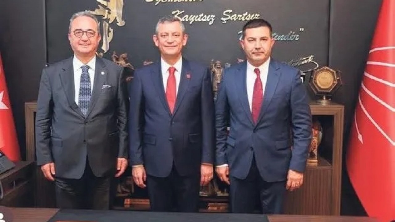 Foto - Kuşadası çalkalanıyor! CHP'li Bülent Tezcan belediyeyi aile şirketine çevirmiş!