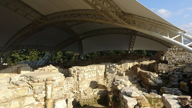 Foto - Kuşadası'nda tarihi keşif! Su kanalı diye kazdılar, içinden çıkan herkesi şok etti