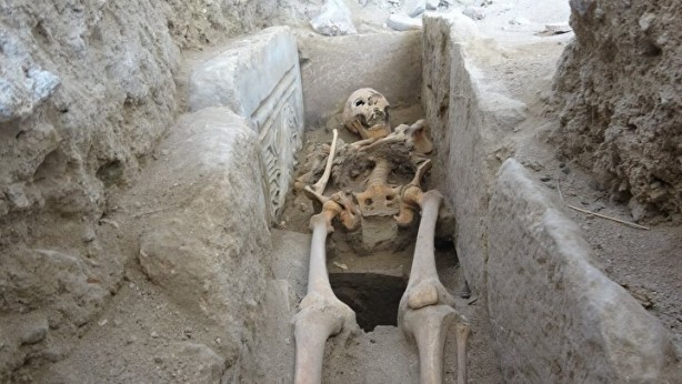 Foto - Kuşadası'nda tarihi keşif! Su kanalı diye kazdılar, içinden çıkan herkesi şok etti