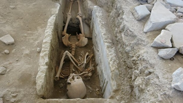 Foto - Kuşadası'nda tarihi keşif! Su kanalı diye kazdılar, içinden çıkan herkesi şok etti