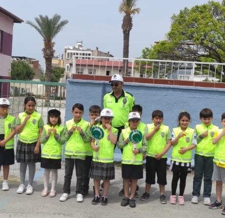 Foto - Kuşadası'nda, trafik ekipleri öğrencileri bilgilendirdi