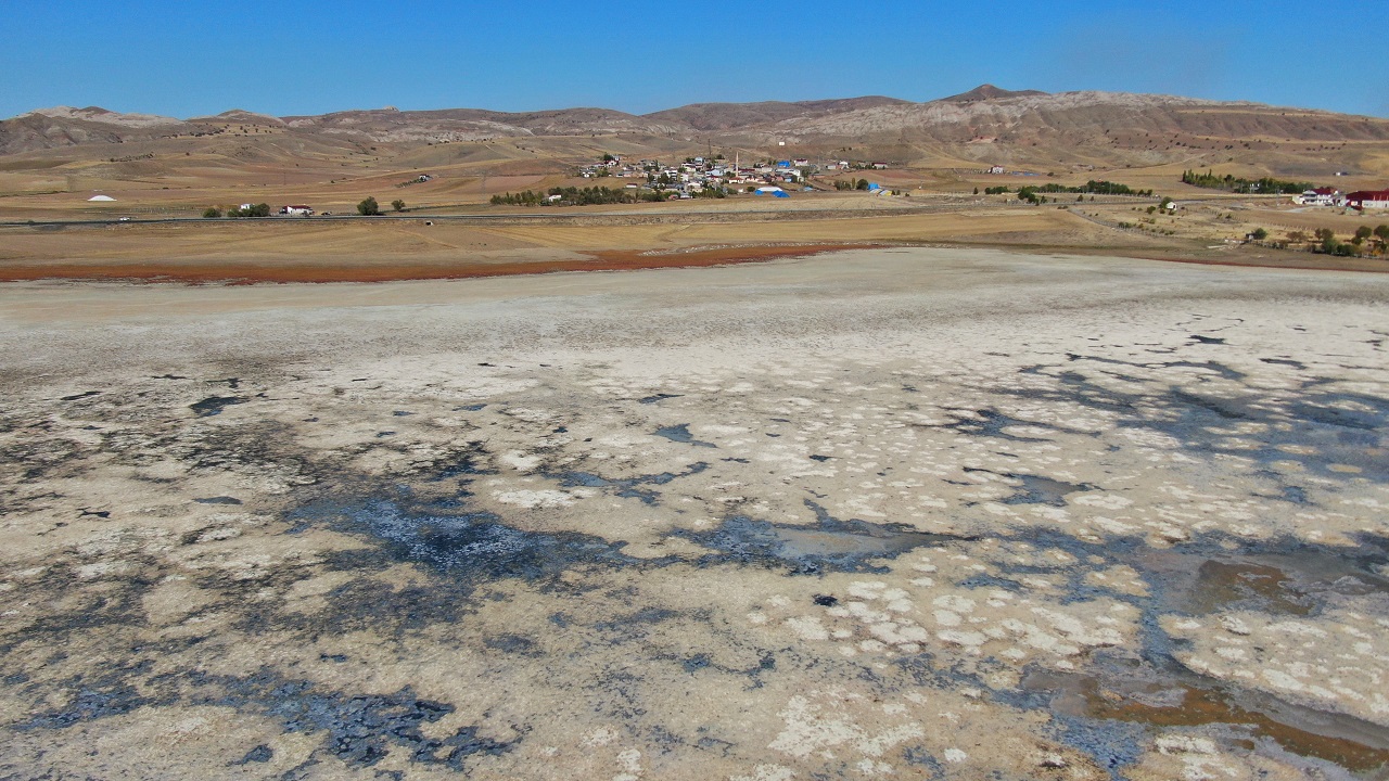 Foto - Kuşlara ev sahipliği yapıyordu! Bu gölde bir damla su kalmadı