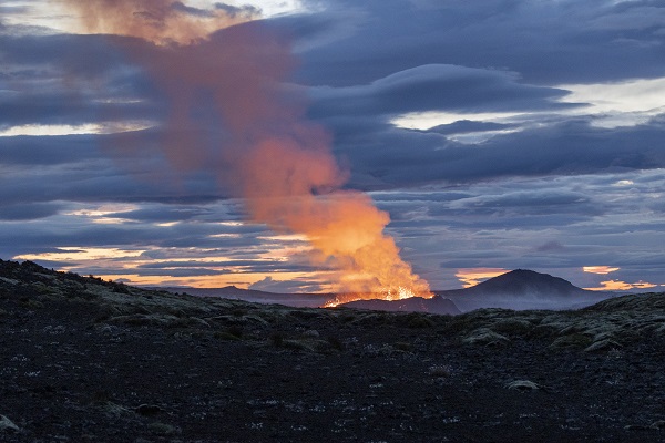 Foto - Kuşları izlemek için gitti yanardağ patlamasına denk geldi