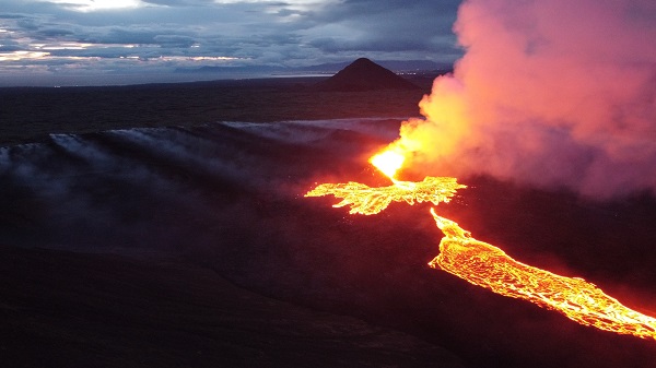 Foto - Kuşları izlemek için gitti yanardağ patlamasına denk geldi