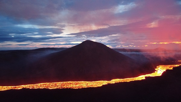 Foto - Kuşları izlemek için gitti yanardağ patlamasına denk geldi