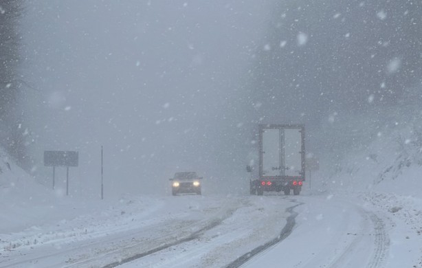 Foto - Kütahya-Bursa kara yolunun Domaniç Dağı geçişinde kar yağışı