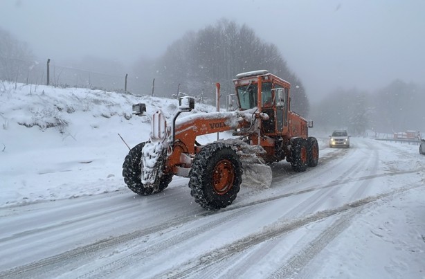 Foto - Kütahya-Bursa kara yolunun Domaniç Dağı geçişinde kar yağışı