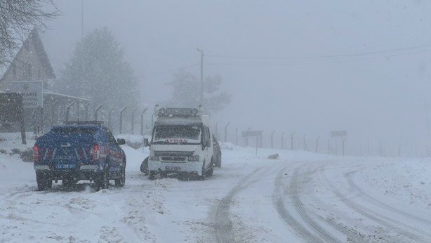 Foto - Kütahya-Bursa kara yolunun Domaniç Dağı geçişinde kar yağışı
