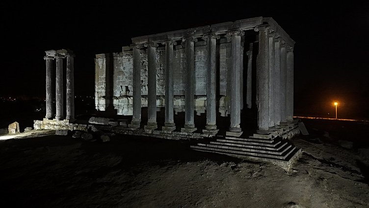 Foto - Kütahya'da bulunan Roma antik kenti, gece manzarası ile büyülüyor!