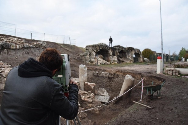 Foto - "Kütahya'nın kalbi"ni kazdıkça 8 bin yıllık tarihi aydınlatıyorlar