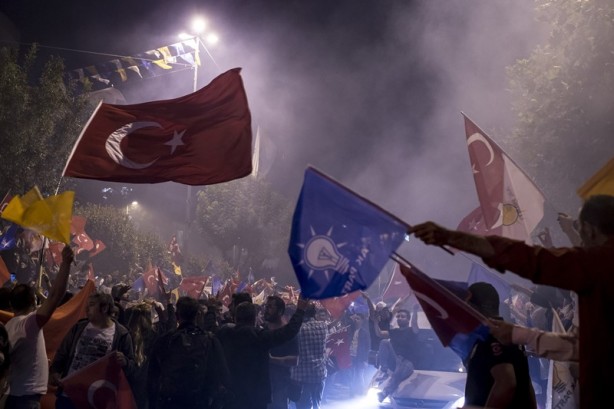 Foto - Kutlamalar başladı! Halk sokaklara döküldü