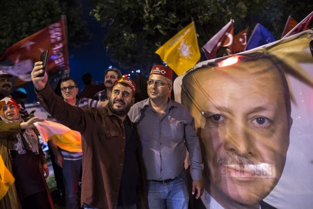 Foto - Kutlamalar başladı! Halk sokaklara döküldü
