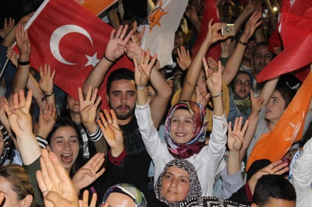 Foto - Kutlamalar başladı! Halk sokaklara döküldü