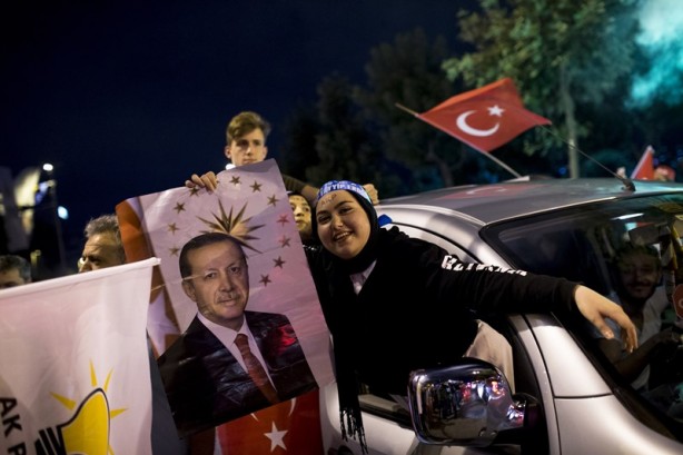 Foto - Kutlamalar başladı! Halk sokaklara döküldü