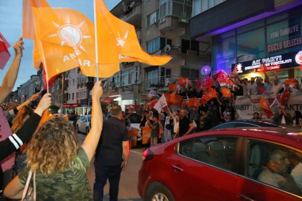 Foto - Kutlamalar başladı! Halk sokaklara döküldü