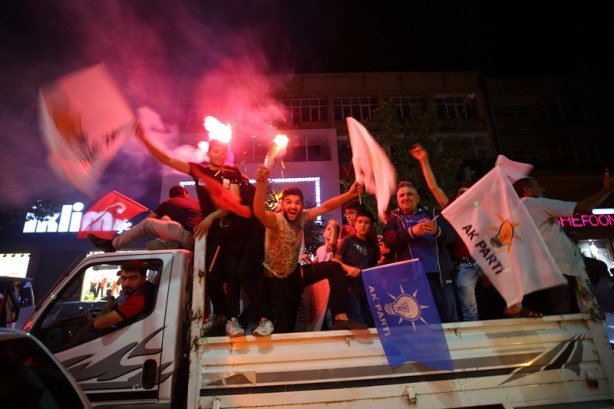 Foto - Kutlamalar başladı! Halk sokaklara döküldü