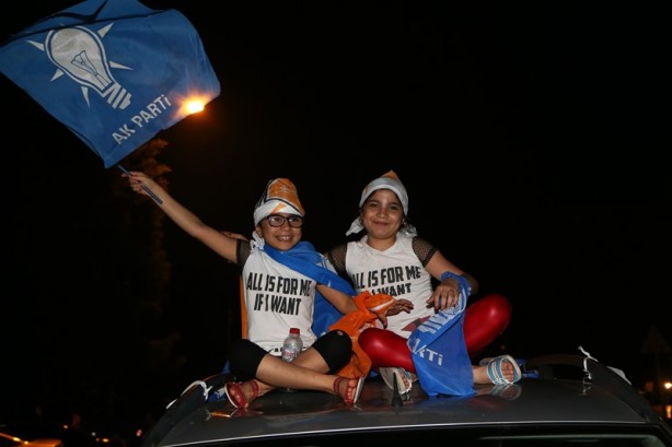 Foto - Kutlamalar başladı! Halk sokaklara döküldü