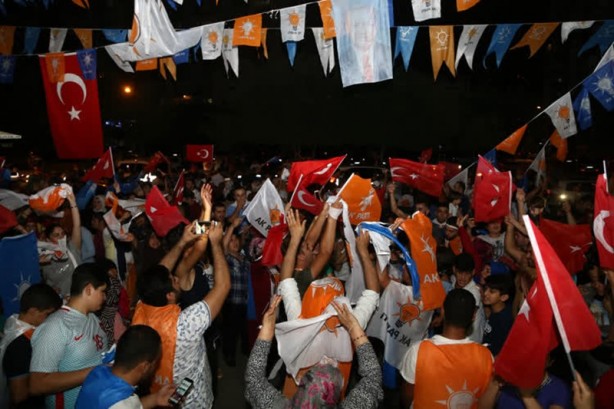 Foto - Kutlamalar başladı! Halk sokaklara döküldü