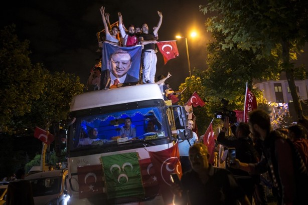 Foto - Kutlamalar başladı! Halk sokaklara döküldü