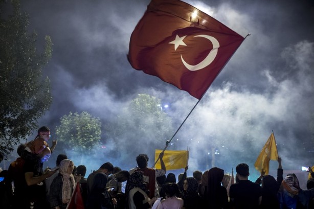 Foto - Kutlamalar başladı! Halk sokaklara döküldü