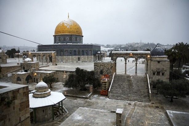 Foto - Kutsal şehir Kudüs'e mevsimin ilk karı düştü
