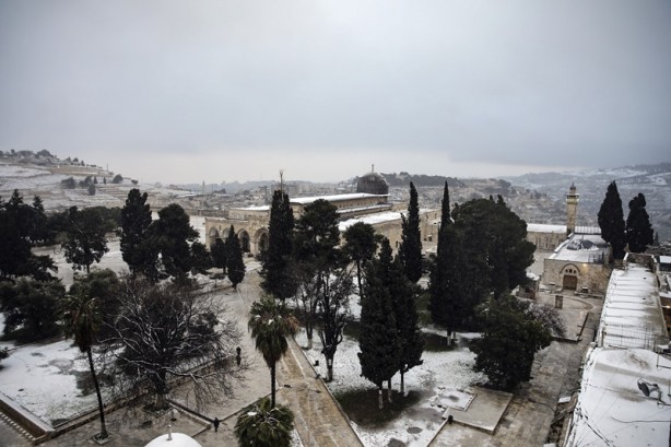 Foto - Kutsal şehir Kudüs'e mevsimin ilk karı düştü