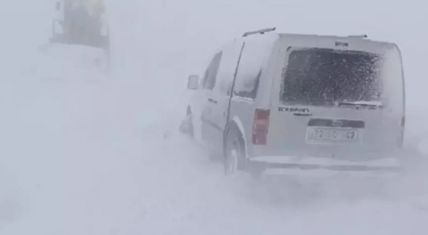 Kutupları aratmayan görüntü! 70 kişi kurtarıldı