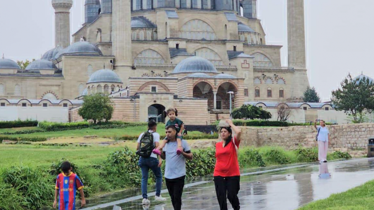 Kuvvetli yağış İstanbul'a geri dönüyor! Meteoroloji tarih verdi