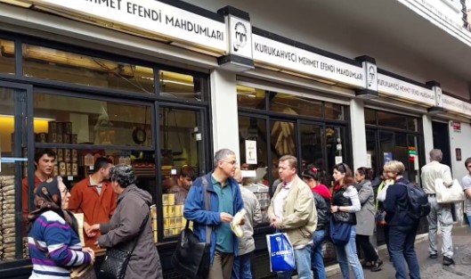 Foto - Kuyruklar sokaklara taştı! Zam geldikçe almak için sıraya giriyorlar