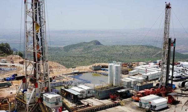 Foto - Kuyular açılıyor! Petrol için start verildi
