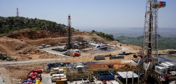 Foto - Kuyular açılıyor! Petrol için start verildi